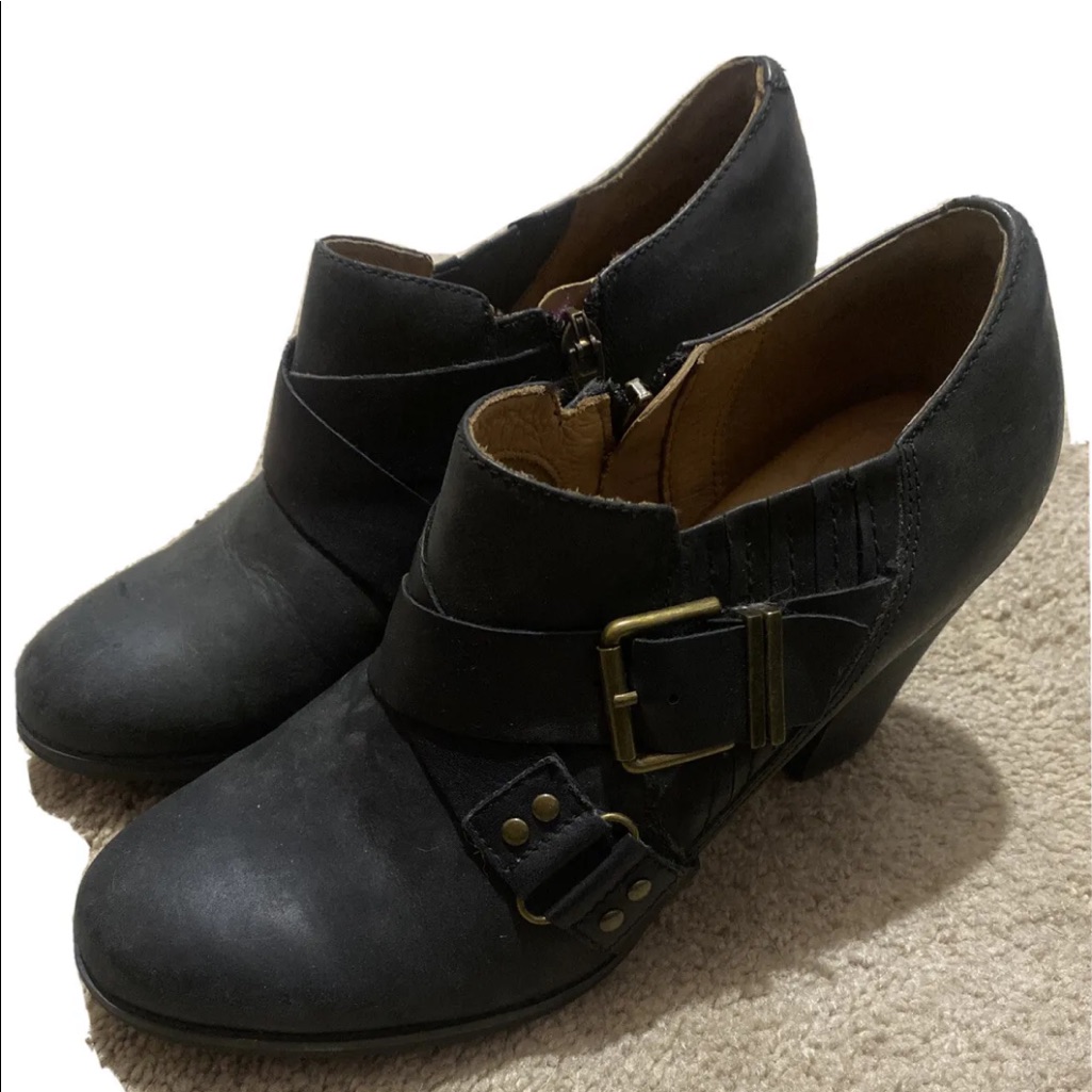 Clarks Black Indigo Cute Bootie Size 8 Guc